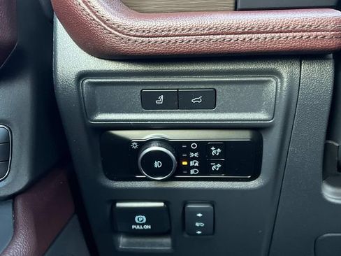 Used 2024 Ford Expedition Max Limited image 32