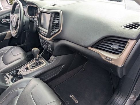 Used 2018 Jeep Cherokee Limited w/ Luxury Group image 15