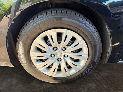 Used 2014 Toyota Camry LE FWD image 32