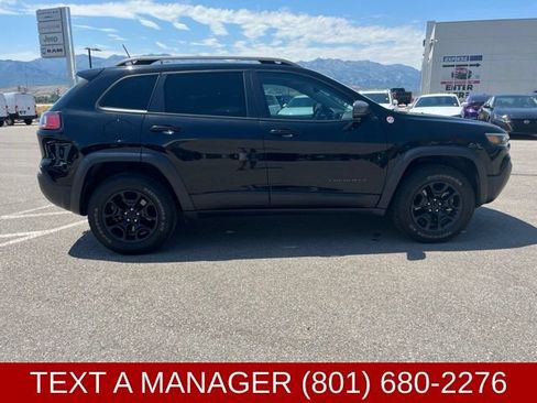 Used 2021 Jeep Cherokee Trailhawk w/ Technology Group AWD/4WD image 2