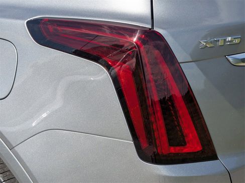 Certified 2025 Cadillac XT5 Premium Luxury image 10