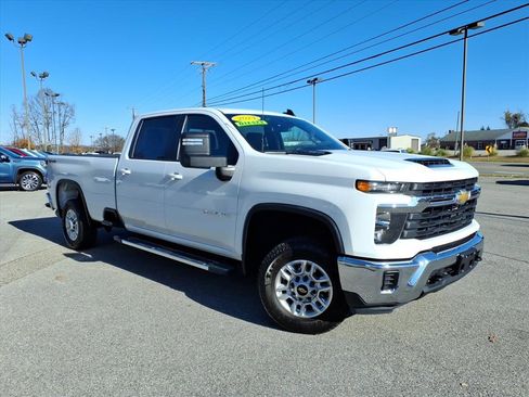 Used 2024 Chevrolet Silverado 2500 LT image 2