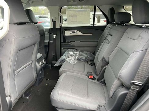 New 2025 Ford Explorer Active RWD image 5