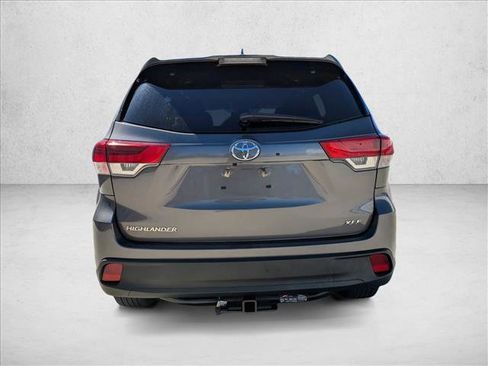 Used 2018 Toyota Highlander XLE image 6
