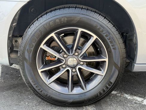Used 2017 Dodge Grand Caravan SXT w/ Driver Convenience Group FWD image 34