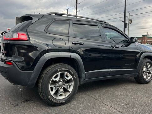 Used 2019 Jeep Cherokee Trailhawk image 8