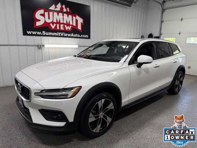 Used 2022 Volvo V60 T5 Cross Country w/ Advanced Package AWD/4WD image 1