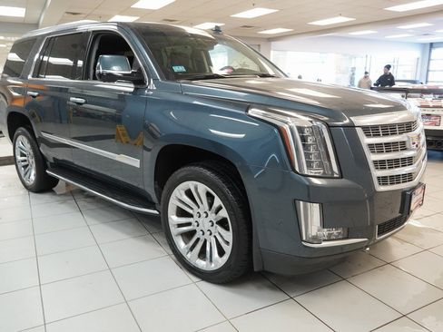 Used 2019 Cadillac Escalade Luxury w/ LPO, Radiant Package image 17