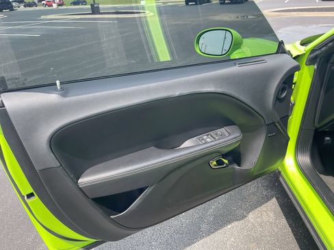 Used 2019 Dodge Challenger SRT Hellcat Redeye RWD image 12