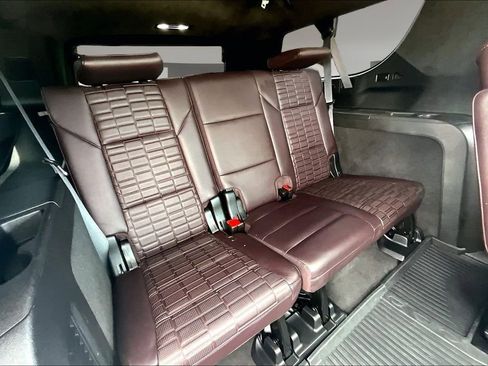 Used 2024 Cadillac Escalade ESV Premium Luxury Platinum AWD/4WD image 30