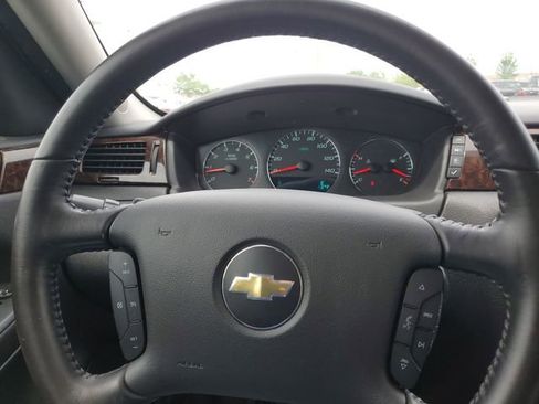 Used 2014 Chevrolet Impala LT w/ LT Sunroof Package FWD image 11