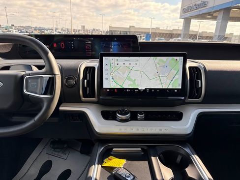 Used 2025 Ford Expedition Active image 22