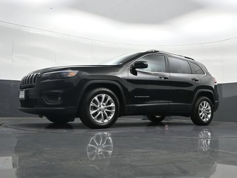 Used 2019 Jeep Cherokee Latitude w/ Popular Appearance Group FWD image 29