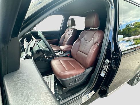 Used 2024 Kia Telluride EX w/ EX Captain's Chair Package AWD/4WD image 21