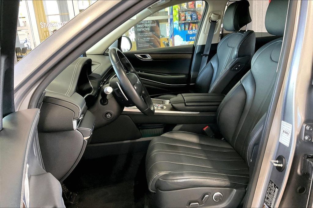 Used 2024 Genesis GV80 2.5T AWD/4WD image 3
