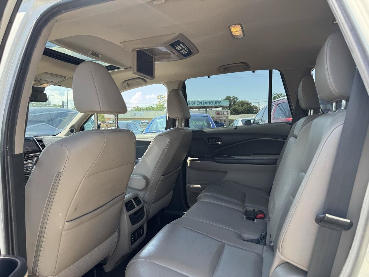 Used 2017 Honda Pilot Touring image 8