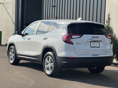 Used 2023 GMC Terrain SLE image 3
