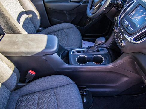 Used 2023 Chevrolet Equinox LT w/ Driver Convenience Package image 17