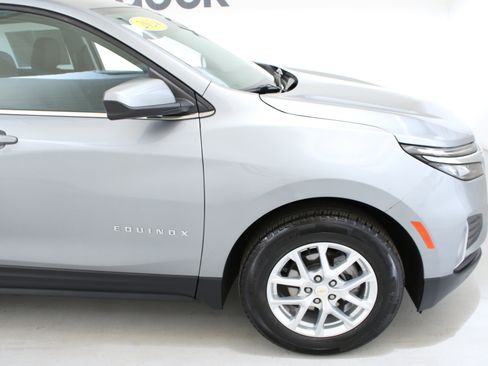 Used 2024 Chevrolet Equinox LT w/ LPO, Floor Liner Package FWD image 11