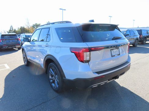 New 2026 Ford Explorer Active w/ Active Comfort Package image 6