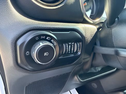 Used 2021 Jeep Wrangler Unlimited Sahara AWD/4WD image 15