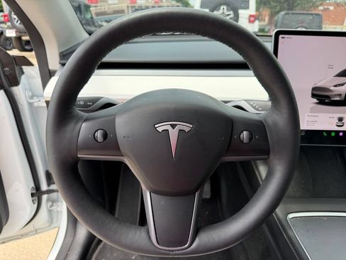 Used 2024 Tesla Model Y Long Range AWD/4WD image 14