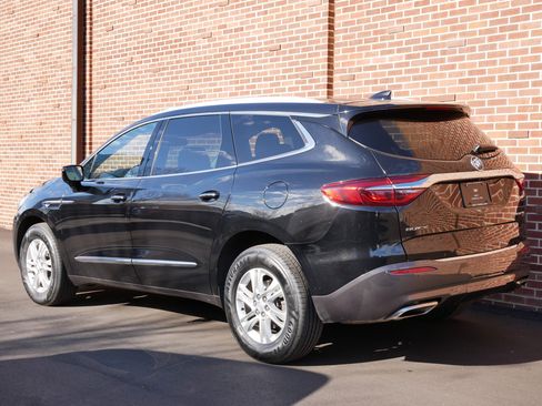 Used 2018 Buick Enclave Essence image 3