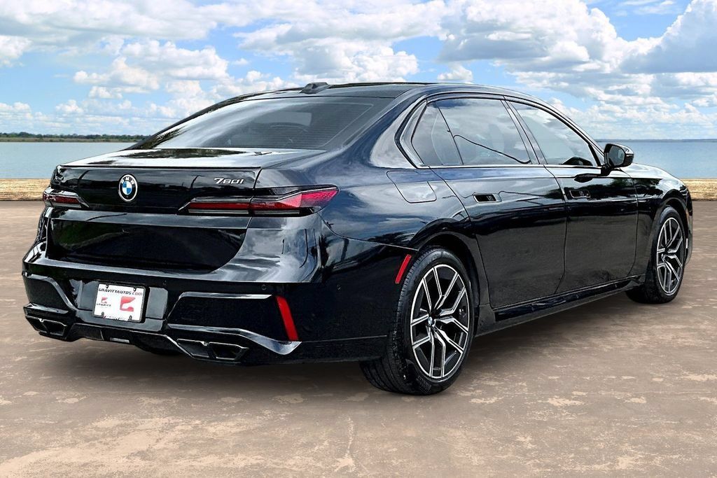 Used 2023 BMW 760i xDrive w/ Executive Package AWD/4WD image 4