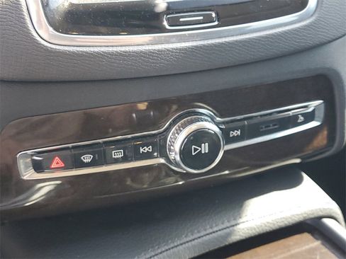 Used 2019 Volvo XC90 T6 Momentum w/ Advanced Package image 34