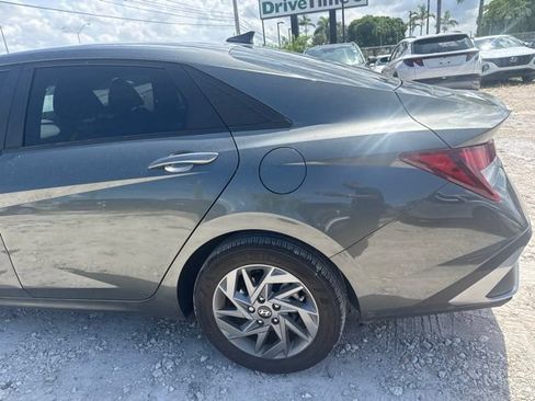 Used 2024 Hyundai Elantra SEL FWD image 9