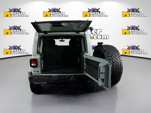 Used 2023 Jeep Wrangler Unlimited Rubicon w/ Cold Weather Group AWD/4WD image 26