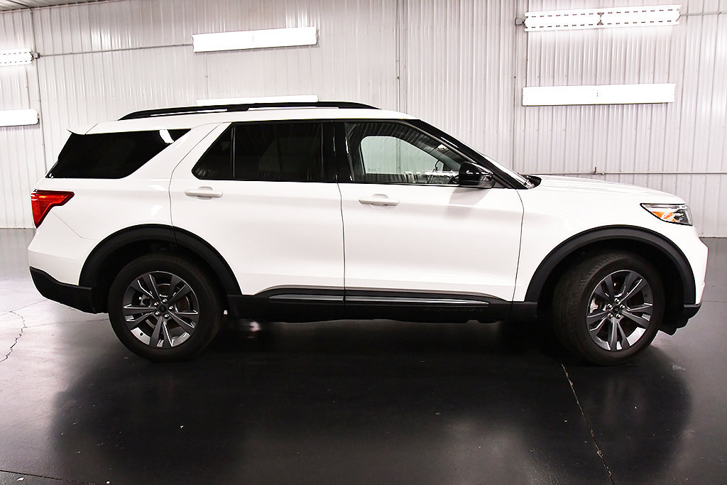 Used 2023 Ford Explorer XLT w/ Equipment Group 202A AWD/4WD image 8