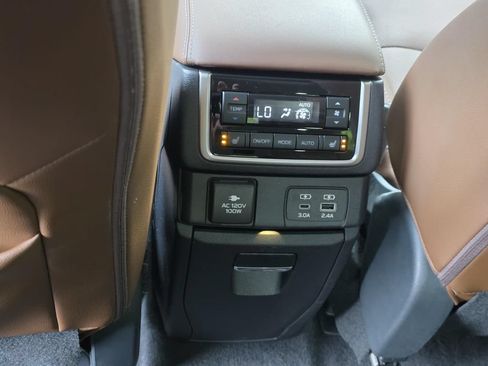 Used 2023 Subaru Ascent Touring AWD/4WD image 12