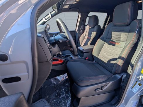 Certified 2025 Nissan Frontier PRO-4X image 8