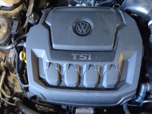 Used 2021 Volkswagen Tiguan SE w/ Panoramic Sunroof Package FWD image 30