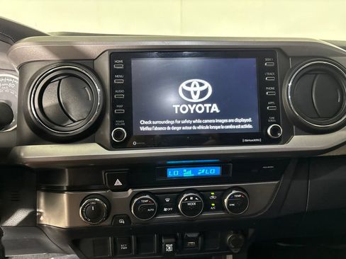 Used 2021 Toyota Tacoma SR5 AWD/4WD image 17