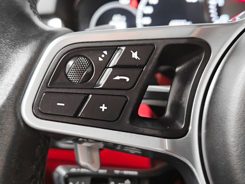 Used 2022 Porsche Cayenne Coupe image 23