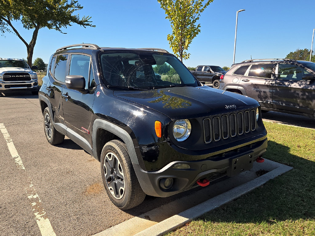 Used 2017 Jeep Renegade Trailhawk AWD/4WD image 4