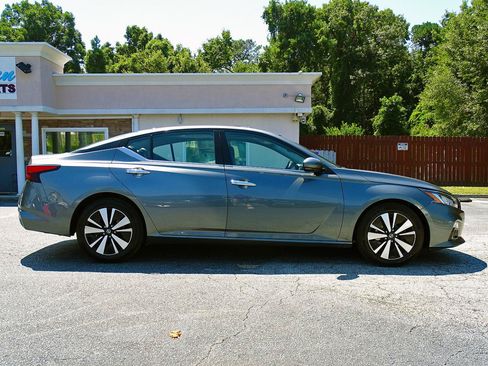 Used 2020 Nissan Altima 2.5 SL FWD image 10