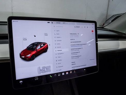 Used 2022 Tesla Model Y Long Range AWD/4WD image 31