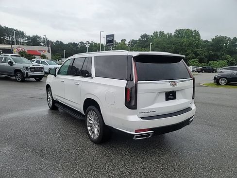 Used 2022 Cadillac Escalade ESV Premium Luxury AWD/4WD image 4