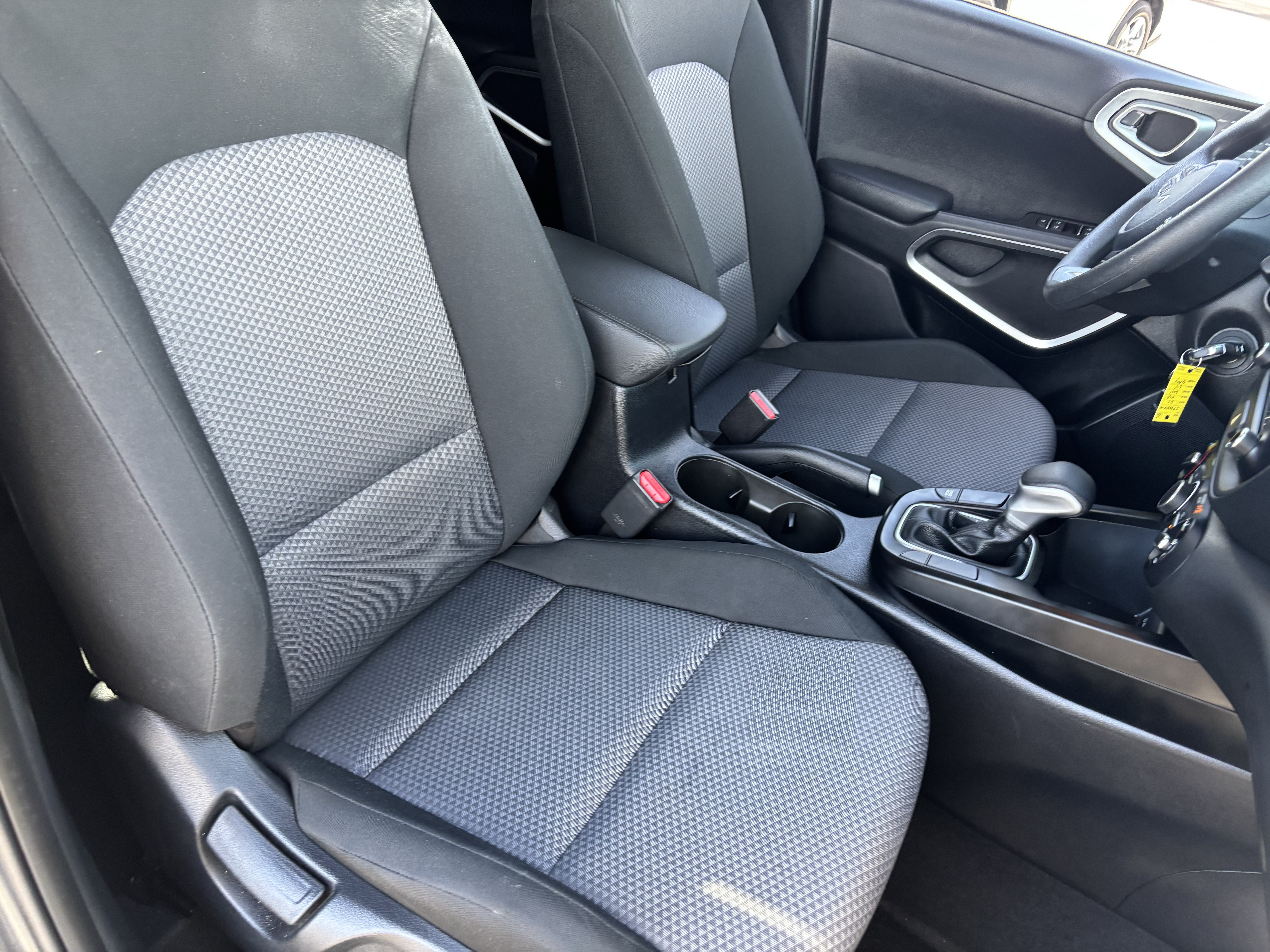 Certified 2025 Kia Soul LX w/ LX Technology Package FWD image 8