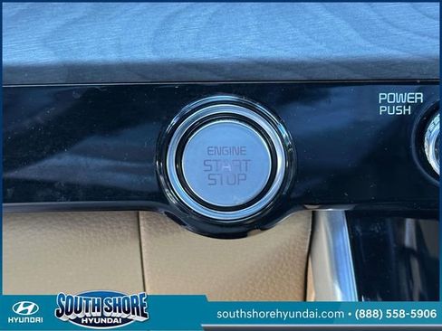 Used 2024 Kia Carnival EX FWD image 30