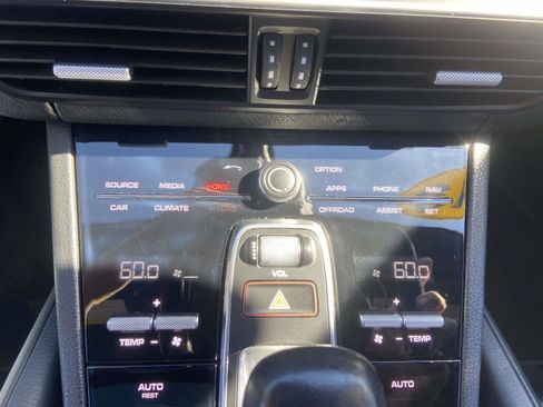 Used 2019 Porsche Cayenne image 28