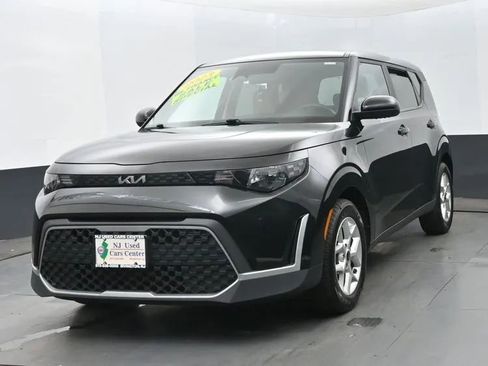 Used 2023 Kia Soul LX w/ LX Technology Package FWD image 1