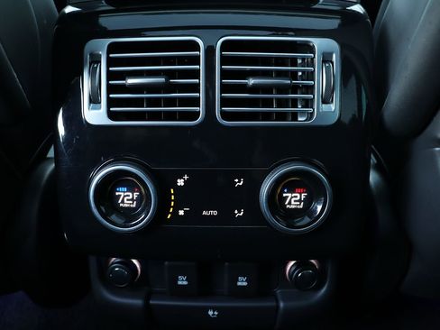 Used 2020 Land Rover Range Rover HSE image 31