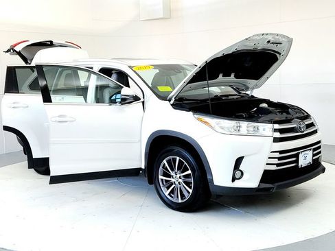 Used 2019 Toyota Highlander XLE w/ Protection Package #3 AWD/4WD image 12