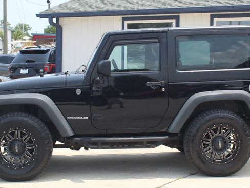 Used 2012 Jeep Wrangler Rubicon w/ PWR Convenience Group AWD/4WD image 2