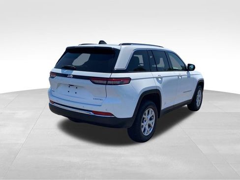 Used 2023 Jeep Grand Cherokee Limited AWD/4WD image 3