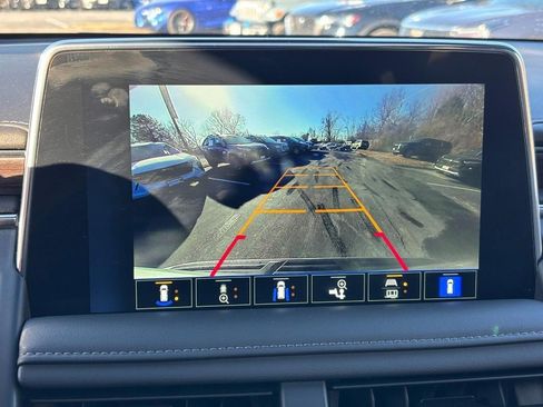 Used 2024 Chevrolet Tahoe Z71 w/ Off-Road Capability Package image 32